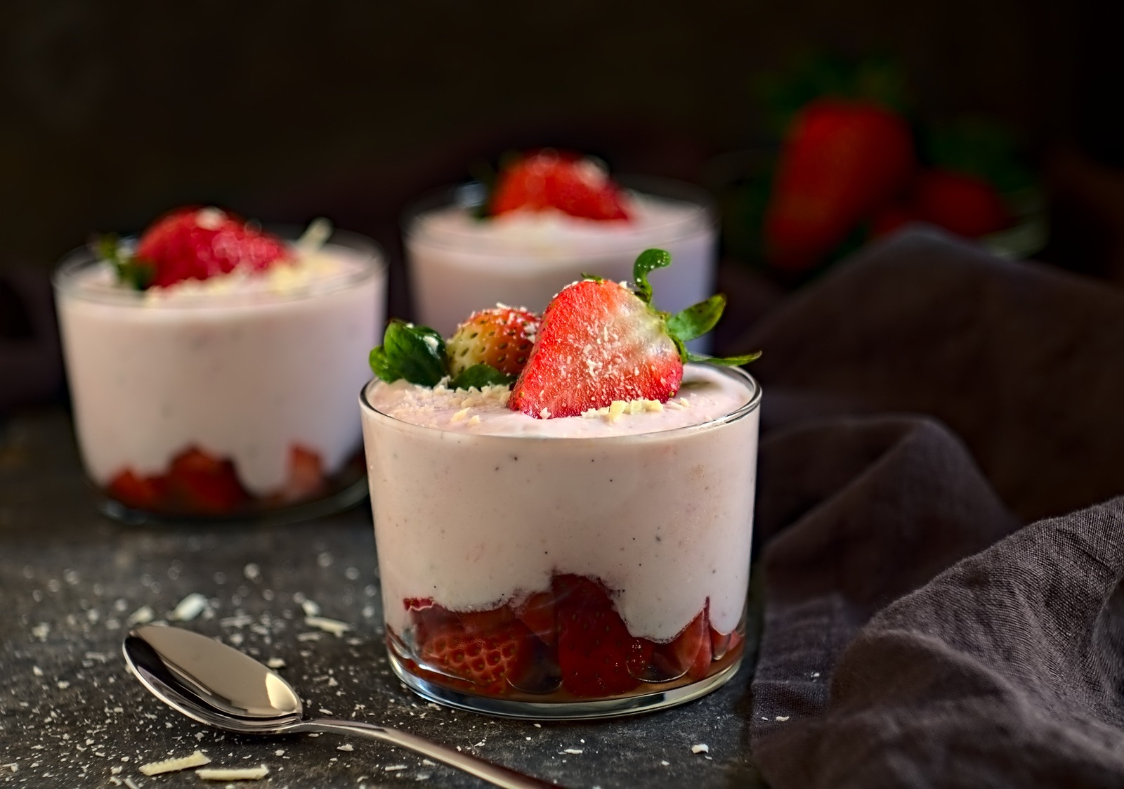 cremiger Erdbeer-Quark – leichtes Dessert im Glas! - Preppie and me